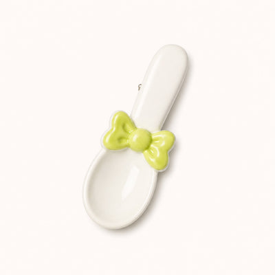 Bow spoon